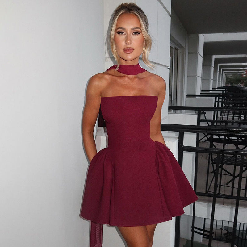 Robe courte Chérie nouée dans le dos